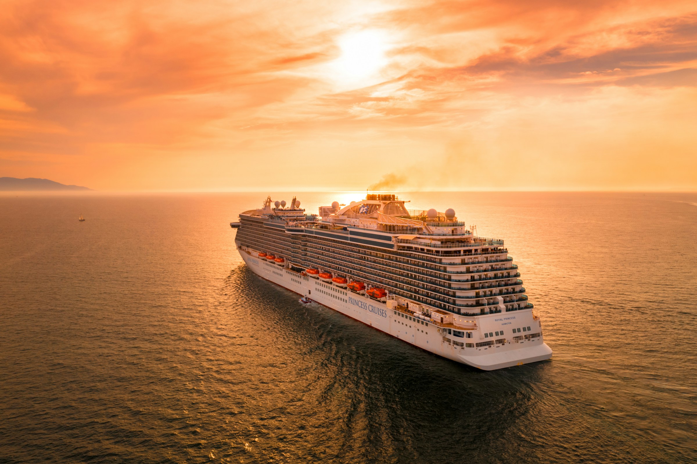 Cruise in an ocean